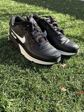 Nike Black and White Air Max Runner